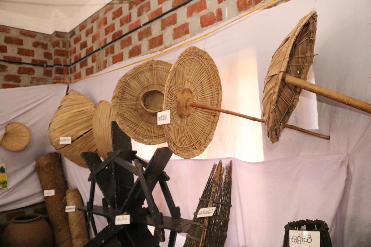 400 + Musical Instruments and Antique Collections Image 2