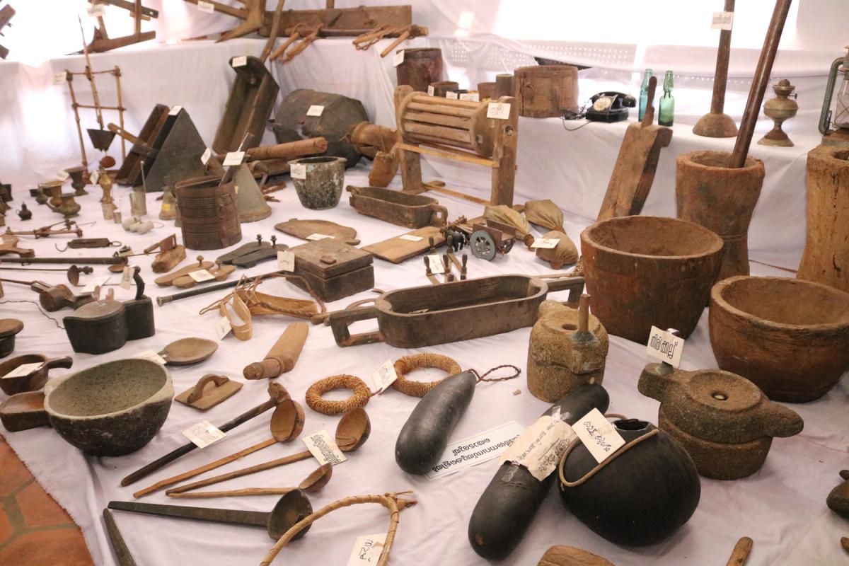 400 + Musical Instruments and Antique Collections Image 3
