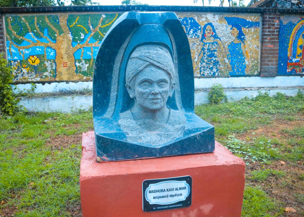 Granite Alwar Sculptures Image 3